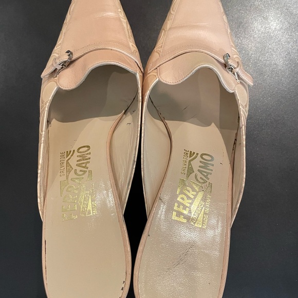Salvatore Ferragamo Low Heel Logo closed toe beige mules.  Size 9B. - Picture 7 of 10